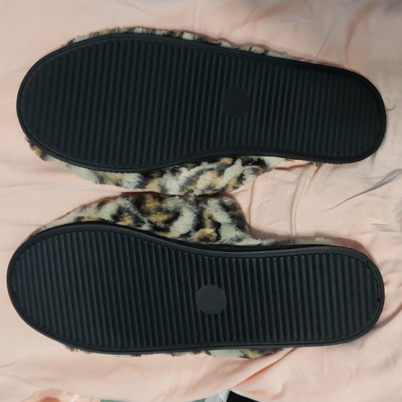 Leopard Print Slippers - Picture 4 of 8